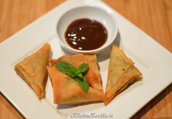 peas paneer samosas